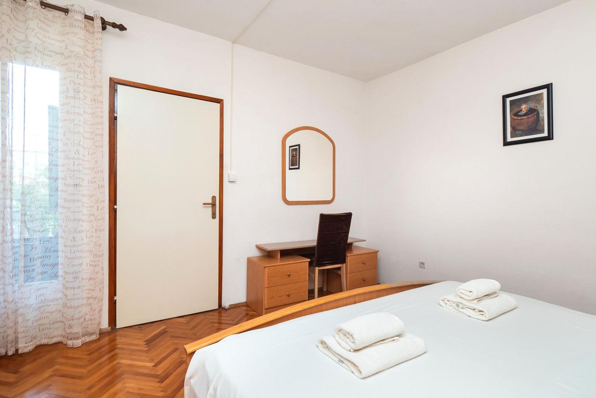 Apartments Polly Primosten Exterior photo