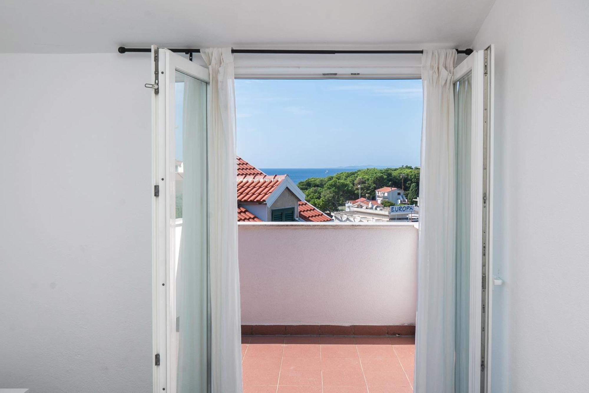 Apartments Polly Primosten Exterior photo
