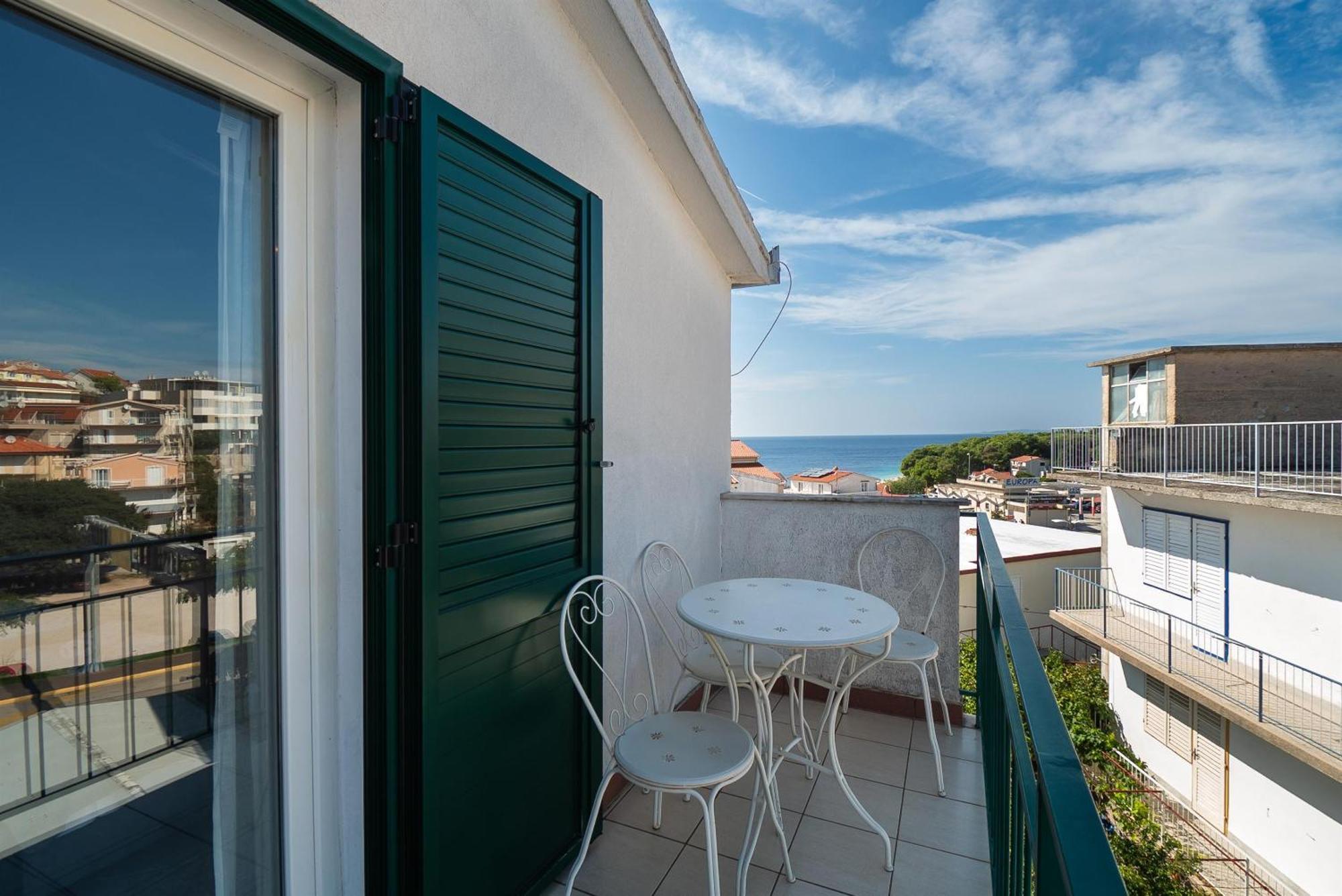 Apartments Polly Primosten Exterior photo