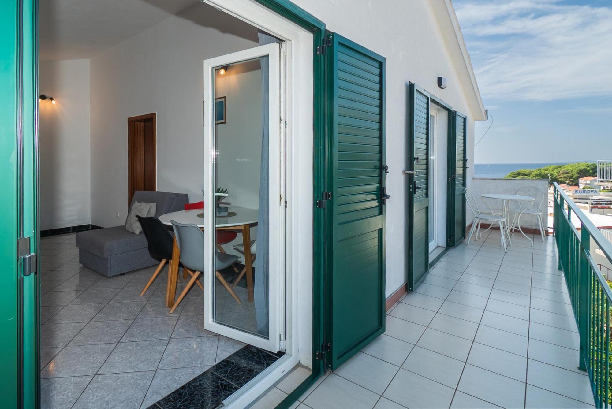 Apartments Polly Primosten Exterior photo
