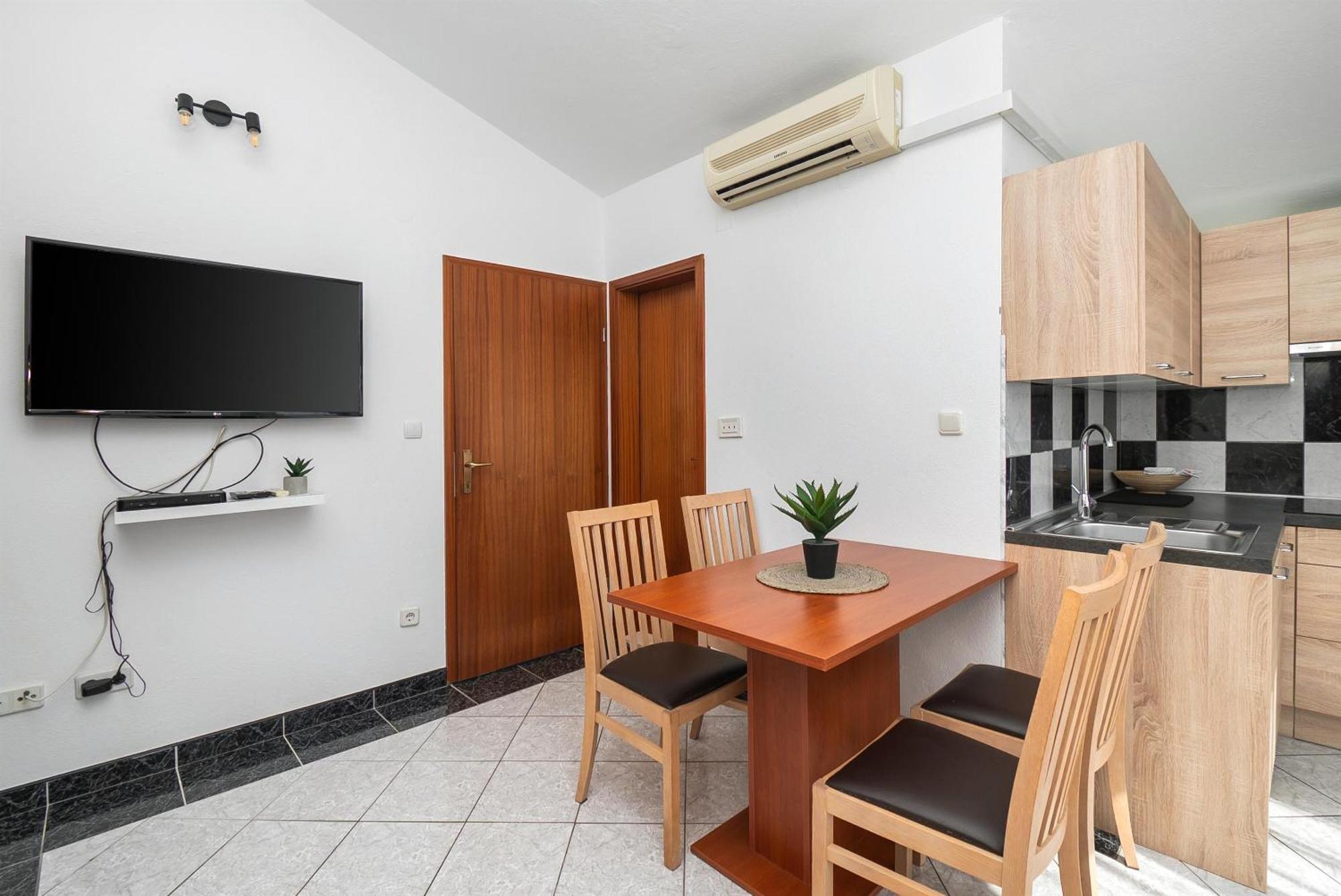 Apartments Polly Primosten Exterior photo