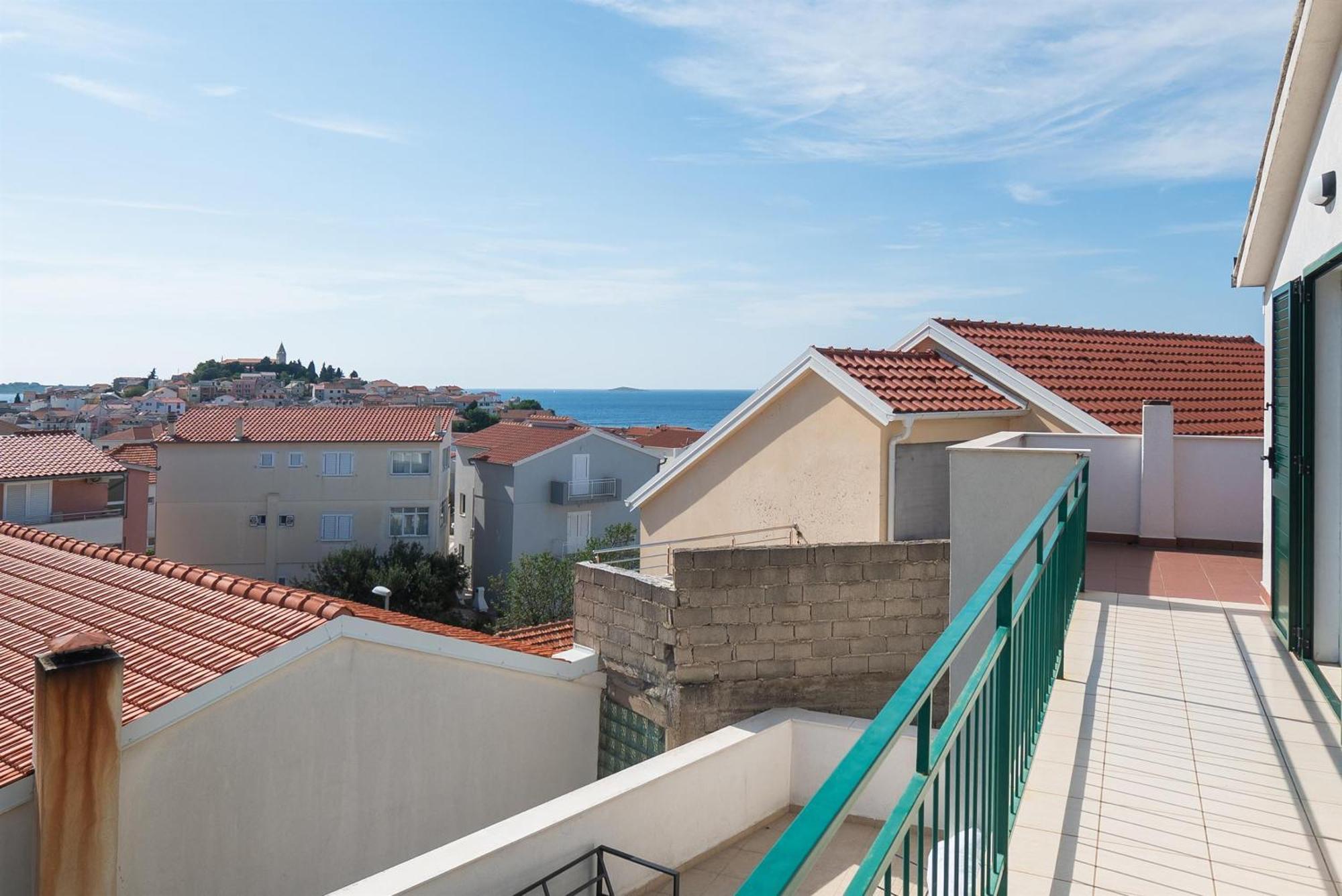 Apartments Polly Primosten Exterior photo