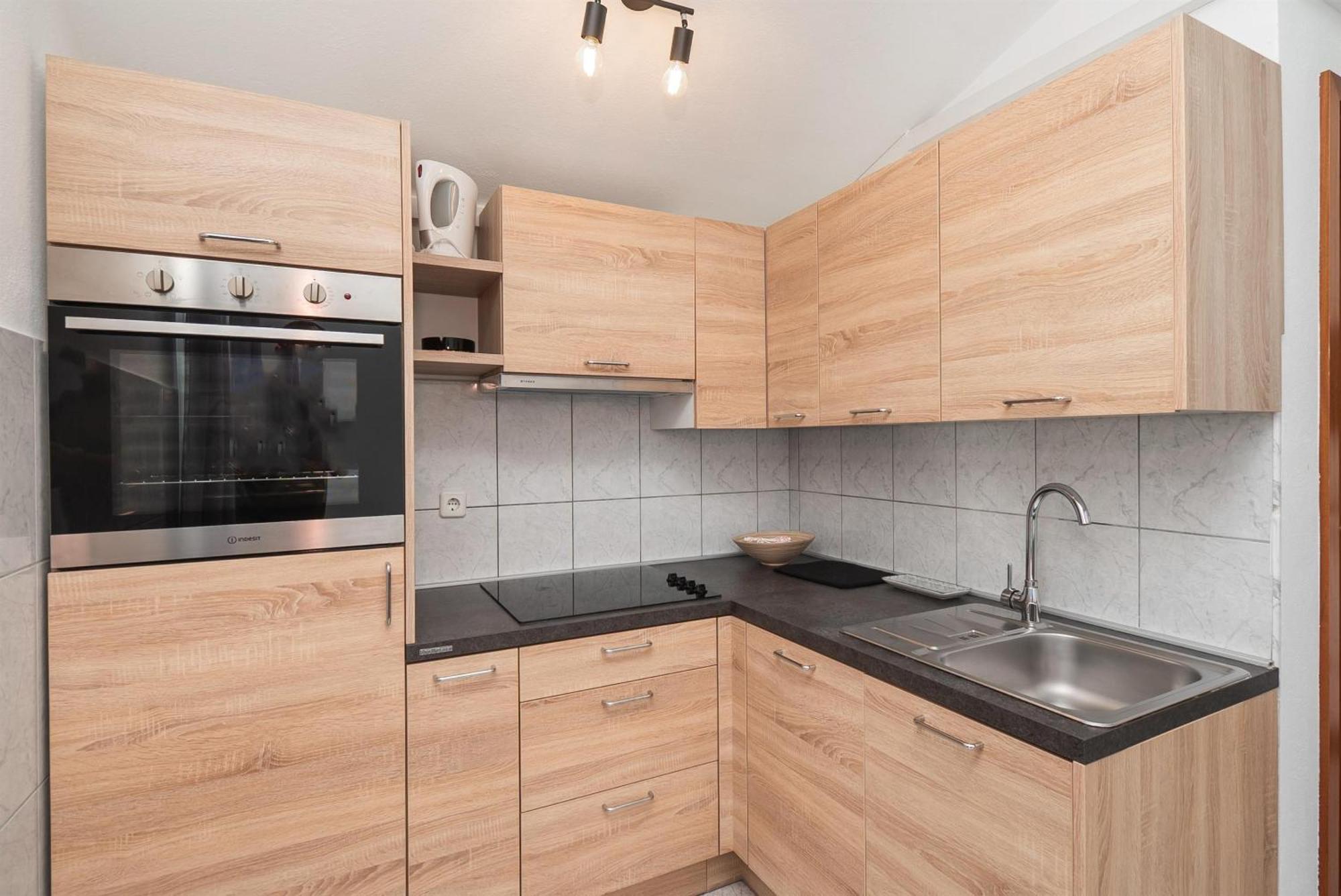 Apartments Polly Primosten Exterior photo
