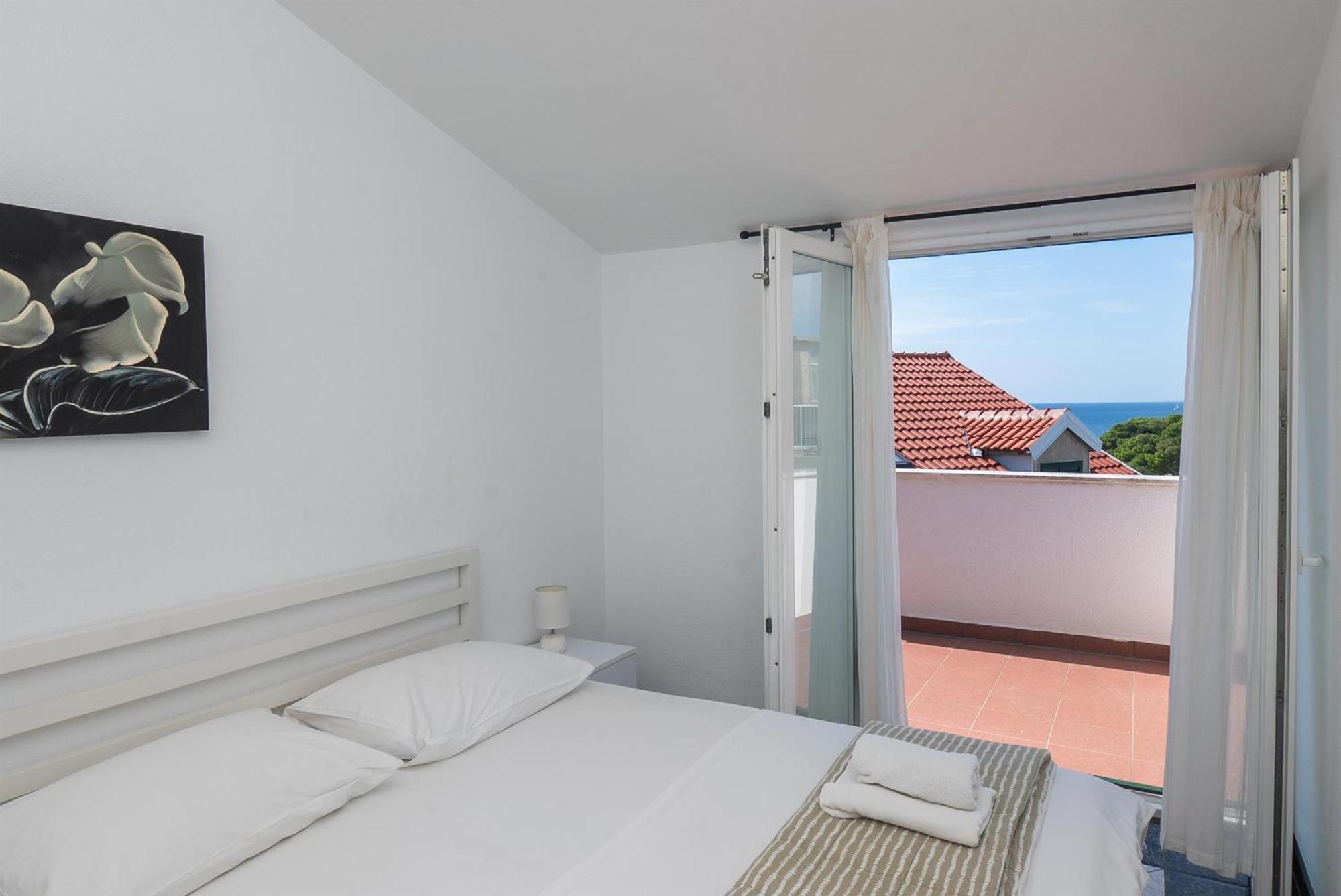 Apartments Polly Primosten Exterior photo