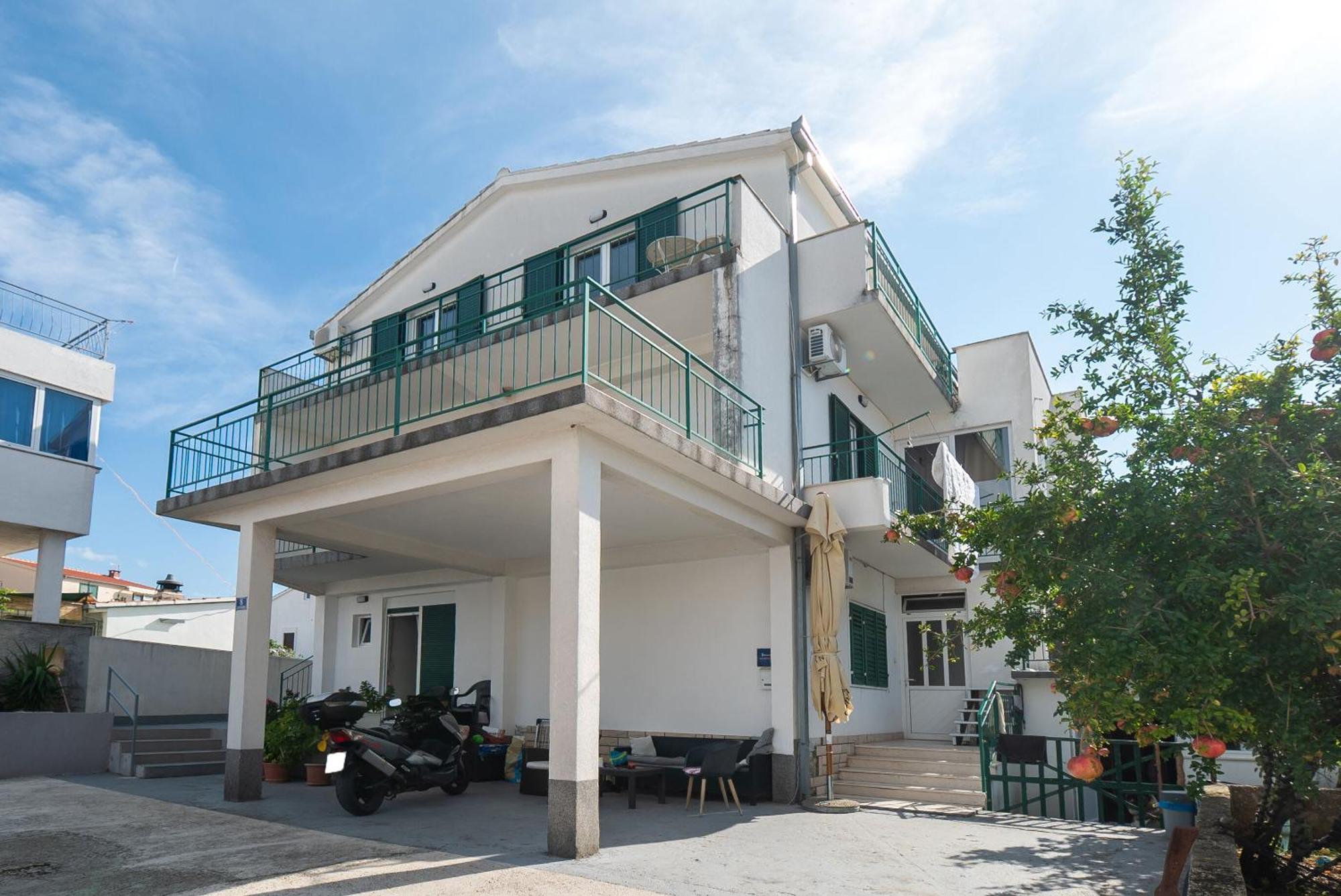 Apartments Polly Primosten Exterior photo